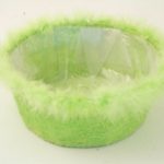 Ciotola verde con piume