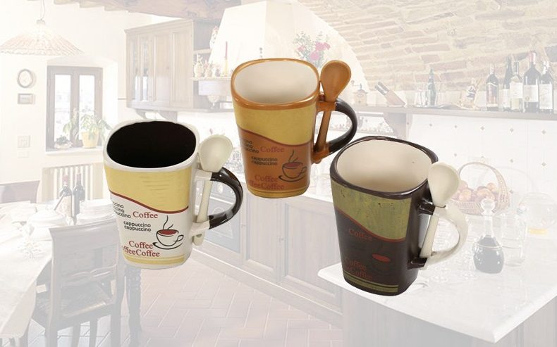 Tazza quadra in ceramica con cucchiaino