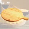 Tagliere rotondo in legno con manico