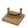 Tagliere in legno con mezzaluna