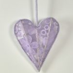 Decorazione cuore stoffa pizzo lilla