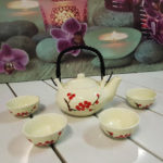 Teiera con piattini fior di loto