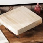 Vassoio Quadrato In Legno Con Gambe In Metallo