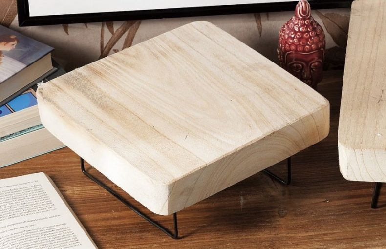 Vassoio Quadrato In Legno Con Gambe In Metallo